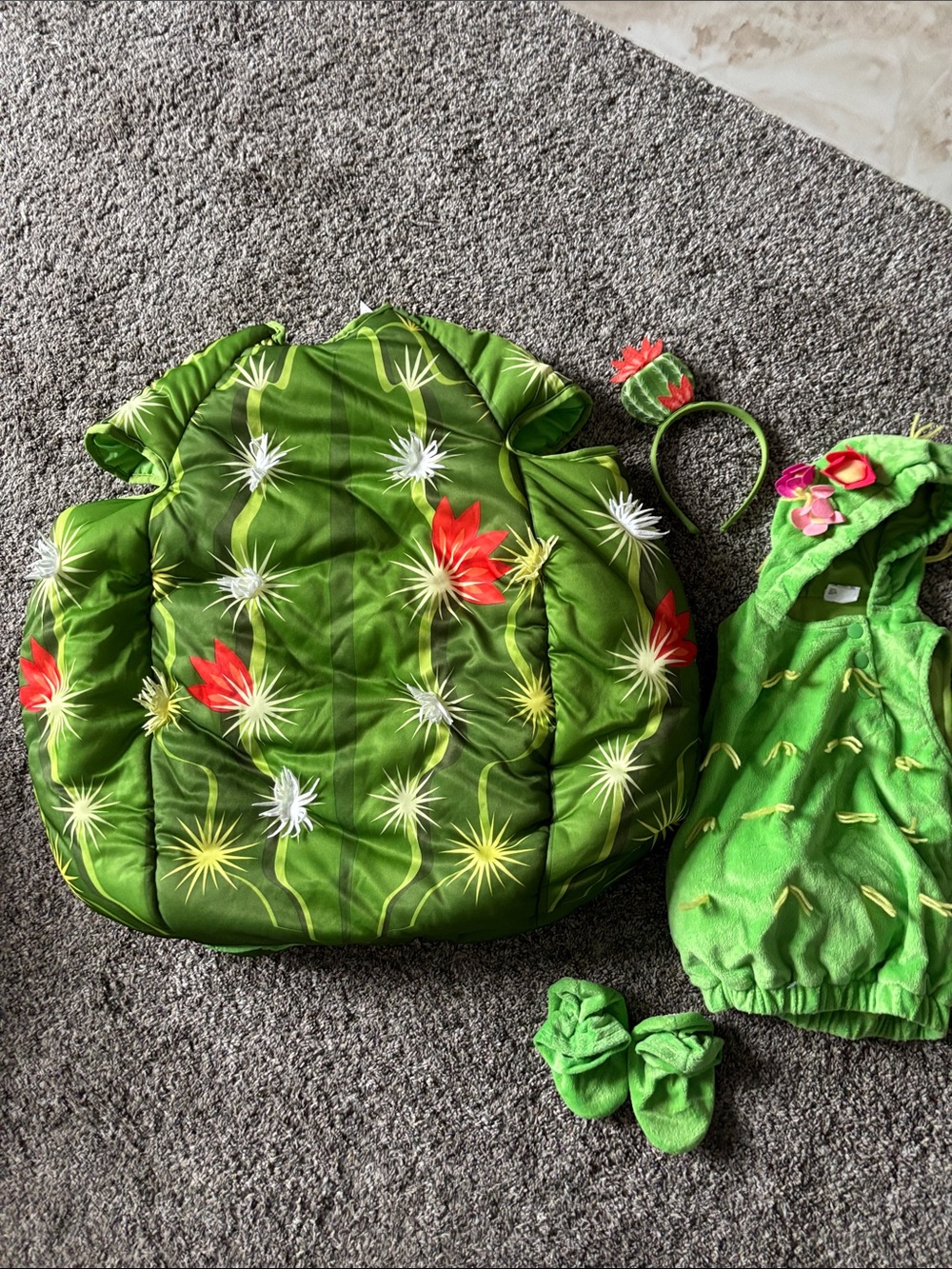 Mom/Dad &Baby Green Cactus-Themed Costume Set - Floral Detail